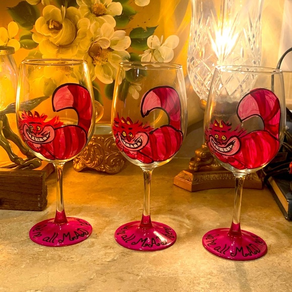 DISNEY CLASSICS ALICE IN WONDERLAND CHESHIRE CAT WINE GLASS set 3 - Picture 1 of 7